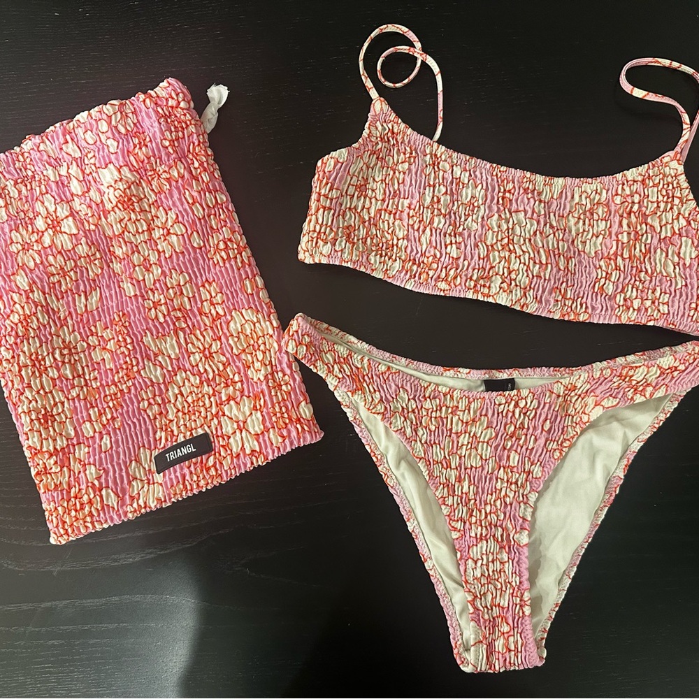 Triangl Bikini - Size Medium
